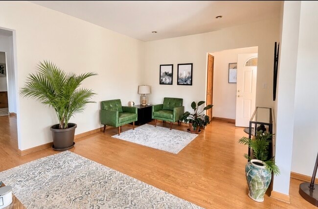 Photo - 1147 S Grove Ave