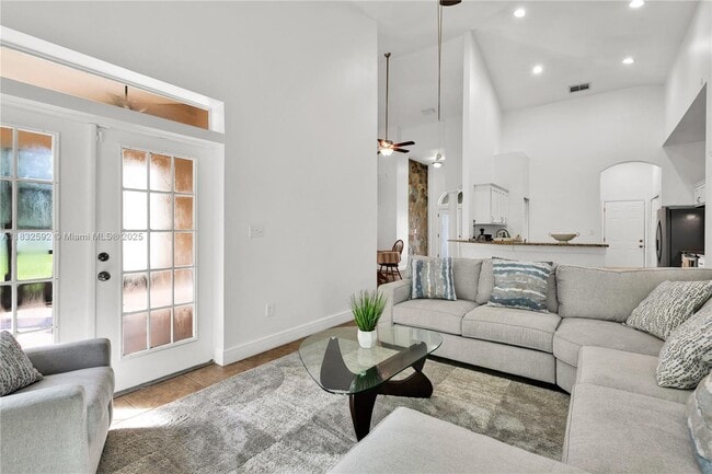 Photo - 334 Colony Ct Casa