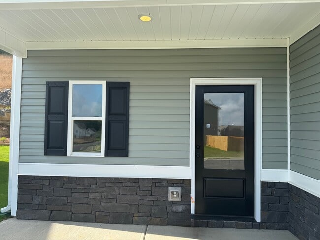 Building Photo - 243 sycamore dr Rental