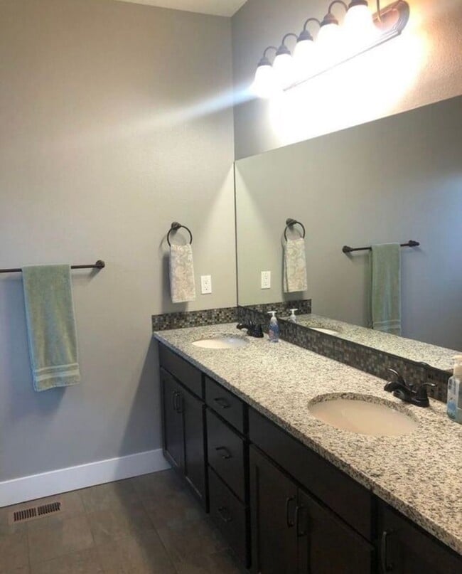 Photo - Beautiful 3 bedroom 2 bath home! Pets ok!