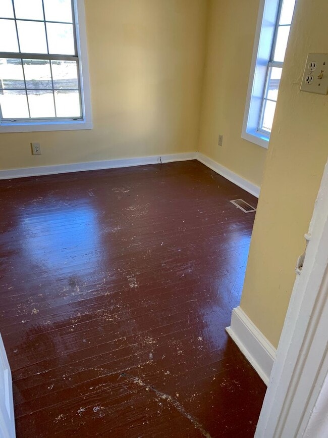 Photo - Charming 2 Bedroom with bonus room home in Historic Downtown Morehead City Walking District! Walk...