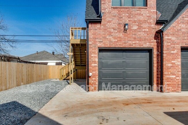 Photo - 911 NE 16th St