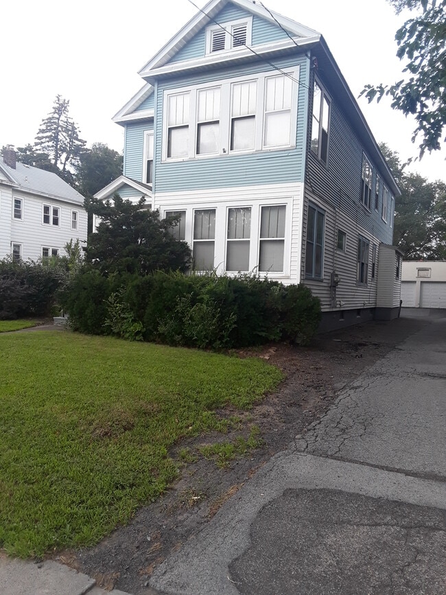 1057 Washington Ave - 1057 Washington Ave Unit First Floor