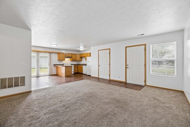 Photo - 600-602 Lamont Unit 600