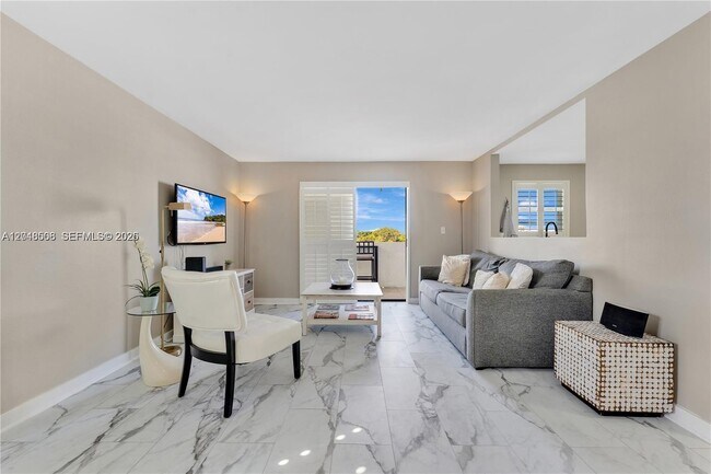 Building Photo - 1418 Collins Ave Unit 504