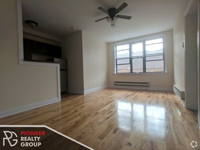 Building Photo - 812 W Diversey Pky Rental