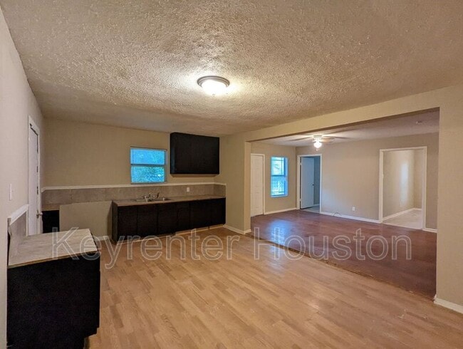 Photo - 2016 Creston Dr