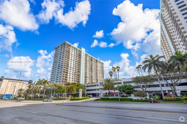 Building Photo - 1201 S Ocean Dr Unit 1903S Rental