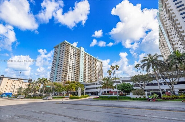 Building Photo - 1201 S Ocean Dr Unit 1903S Rental