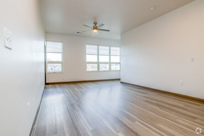 3BR, 2BA - 1107SF