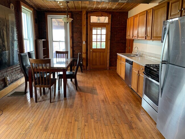 Photo - 142 Front St Unit 3