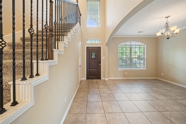 Photo - 667 Oak Cir Dr E