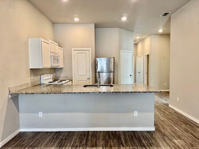 Photo - 2121 N Avenue J Ave