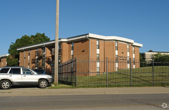 Photo - Damen Court Apartments
