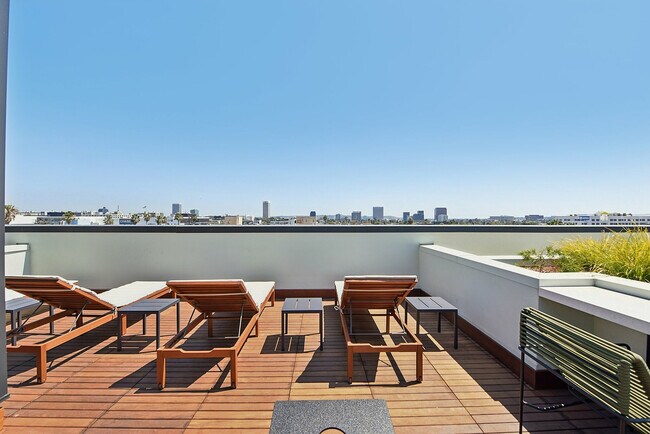 49-web-or-mls-Hayworth Ave-S0807-1-006