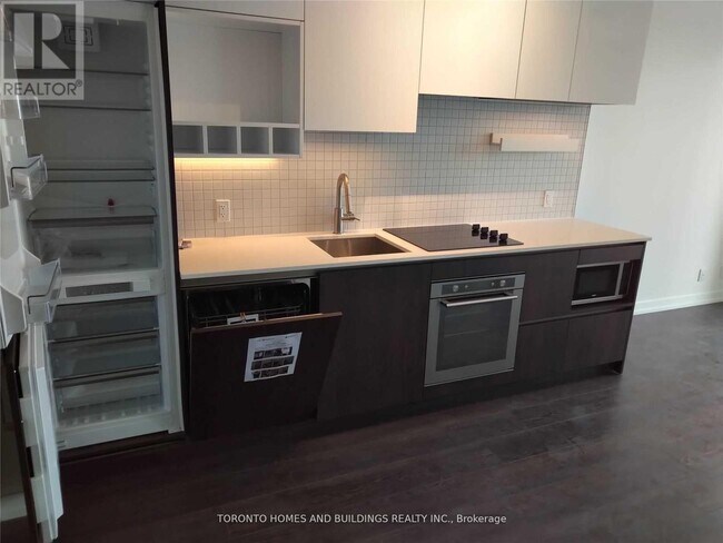 Photo - 950 Portage Pkwy Unit 907