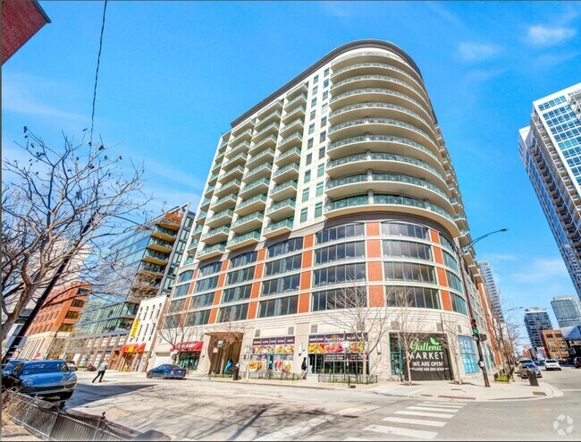 Building Photo - 340 W Superior St Unit 912 Rental