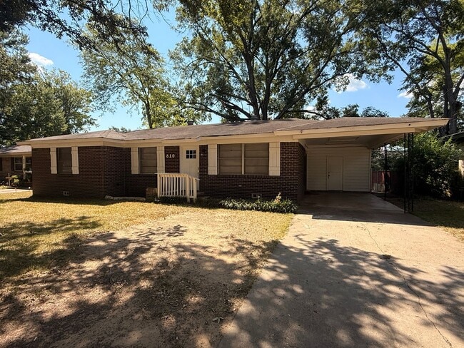 Building Photo - Beautiful 3/2 Home in Central Longview!