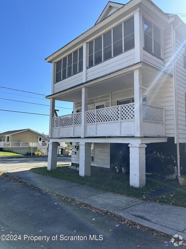 Building Photo - 1025 N Sumner Ave Rental