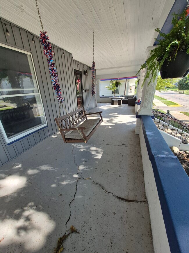 Photo - 615 N Meridian St