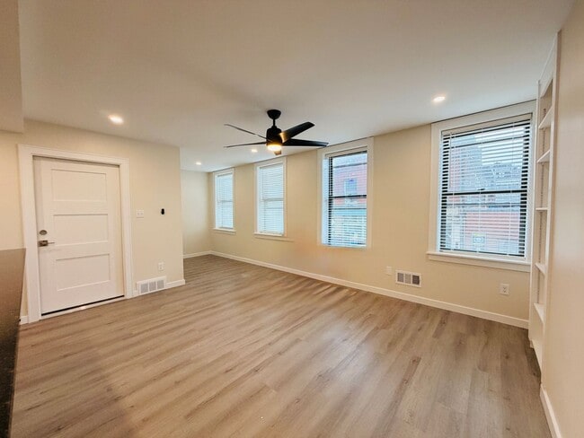 Photo - 4017 Butler St Unit 2nd Floor