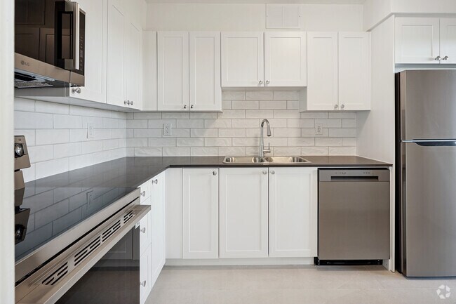 2BR, 1BA - 935SF - Kitchen - 1360 Danforth Road