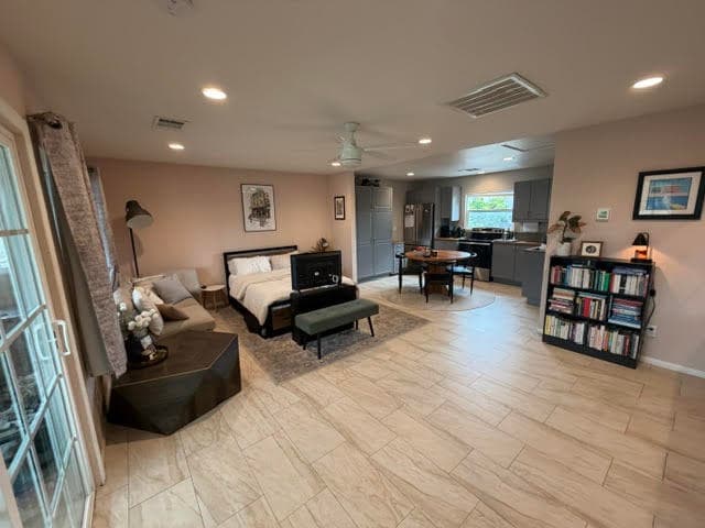 Photo - 1017 Arroues Dr Unit Upstairs Studio