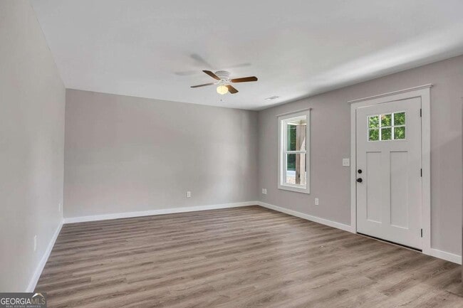 Photo - 411 Hardy Ave SW