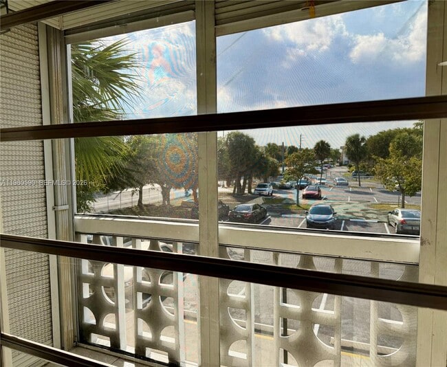 Photo - 16701 NE 14th Ave Unidad 212