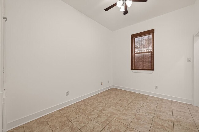 Photo - 724 Ruthven St