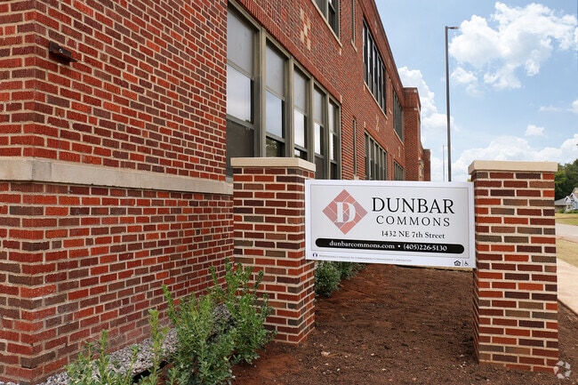 Building Photo - Dunbar Commons Rental