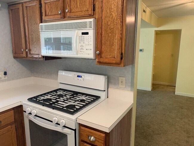 Photo - 906 Edgebrook Dr Unit 906