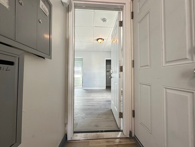 Building Photo - 8 Allen St Unit 1R Rental