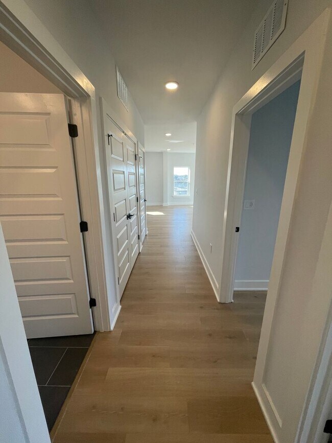 Photo - 2500 Longview St Unidad 2500 Longview Street #400