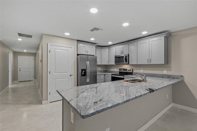 Photo - 921 E Clifford Ave