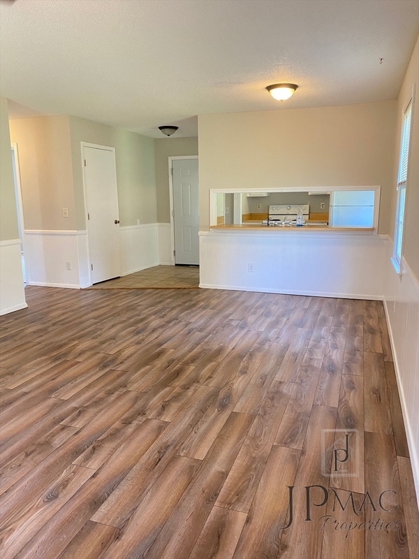 Photo - 18 Simmons Ct