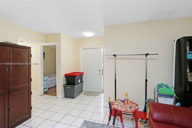 Photo - 8211 Northwest 191st Street Apt #3-D, Hial... Unit 3D