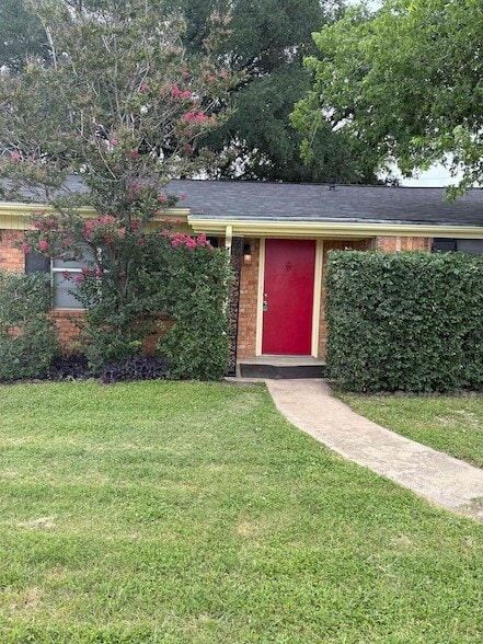 Building Photo - 1112 Northwood Dr