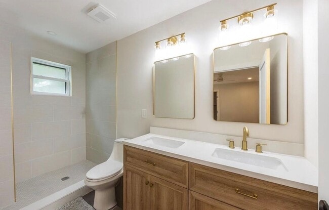 Building Photo - Large 4 Bedroom 2 Bath home in Linwood, NJ