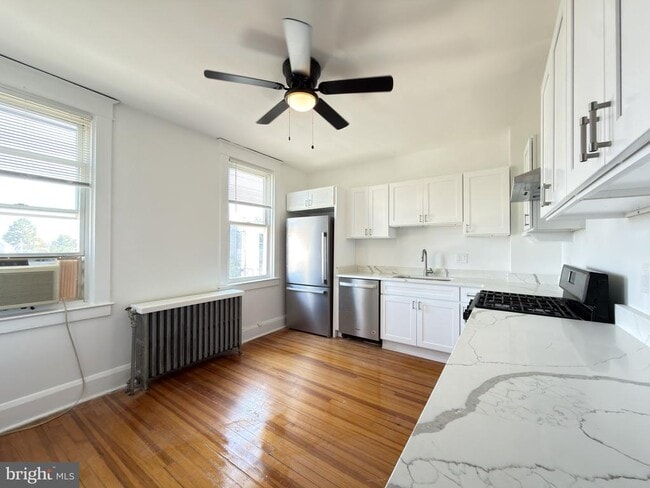 1333 W 40th St