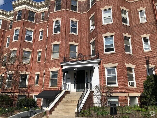 Building Photo - 369 Tappan St Unit 19 Rental