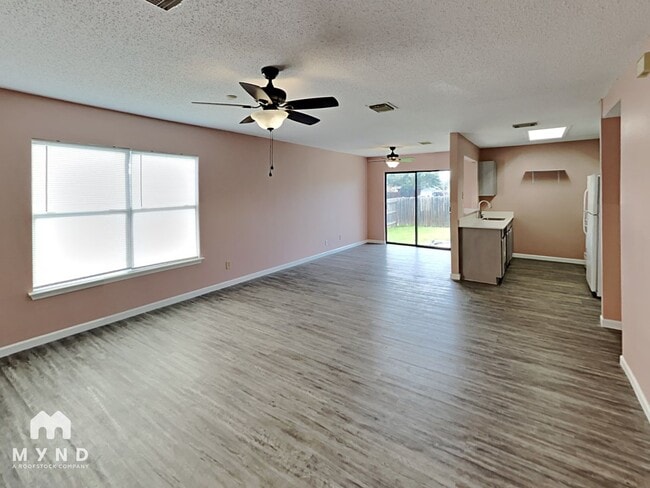 Photo - 7009 Blossom Creek