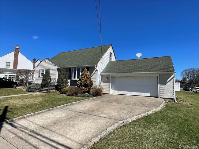 Photo - 400 Foch Blvd