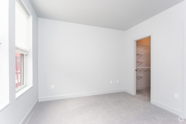 2BR, 2BA - 994 SF - Garfield