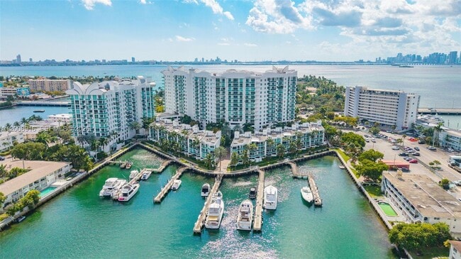Building Photo - 7910 Harbor Island Dr Unit 402