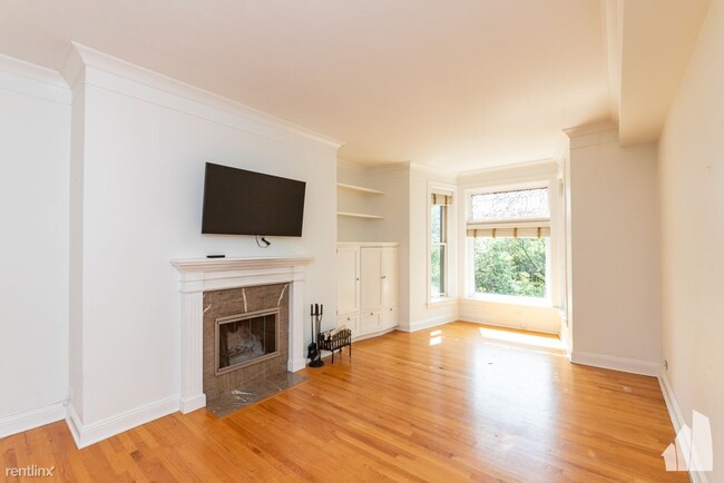 3 br, 2 bath Condo - 1427 N Dearborn St - 3 br, 2 bath Condo - 1427 N Dearborn St