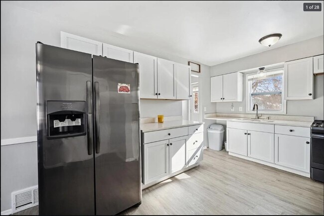 Building Photo - 348 109th Ave NE Rental