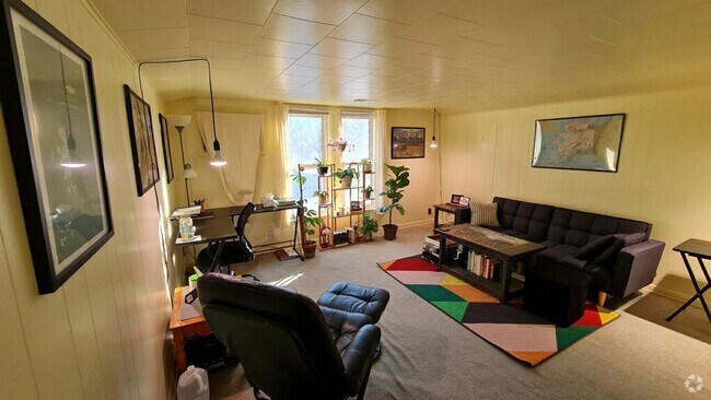 Building Photo - 113 Franklin St Unit B Rental