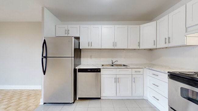 Building Photo - 385 Gibb St