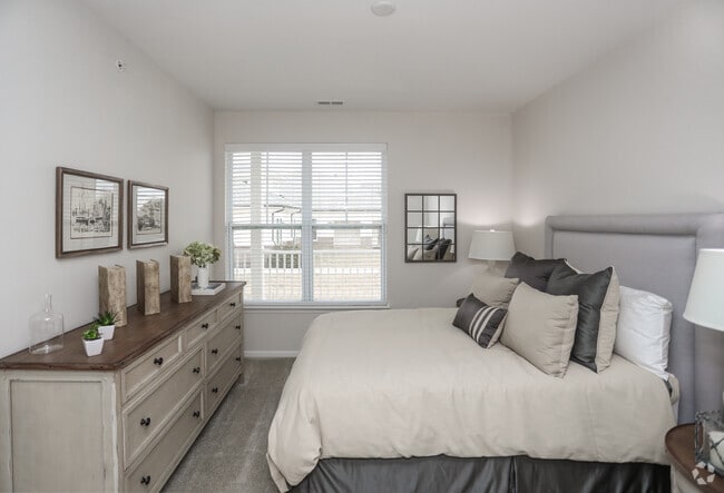 2BR, 2BA - 1106 SF